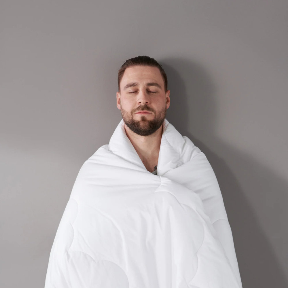 Bettdecke „Familon Original Double Duvet“. Winterdecken, 230x210 cm. Einfaches weißes deckbett mit weicher oberfläche familon