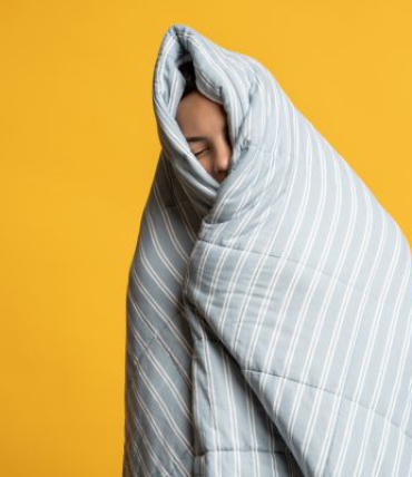 Winterdecke: Daunen, Wolle oder Synthetik — was wärmt wirklich am besten?