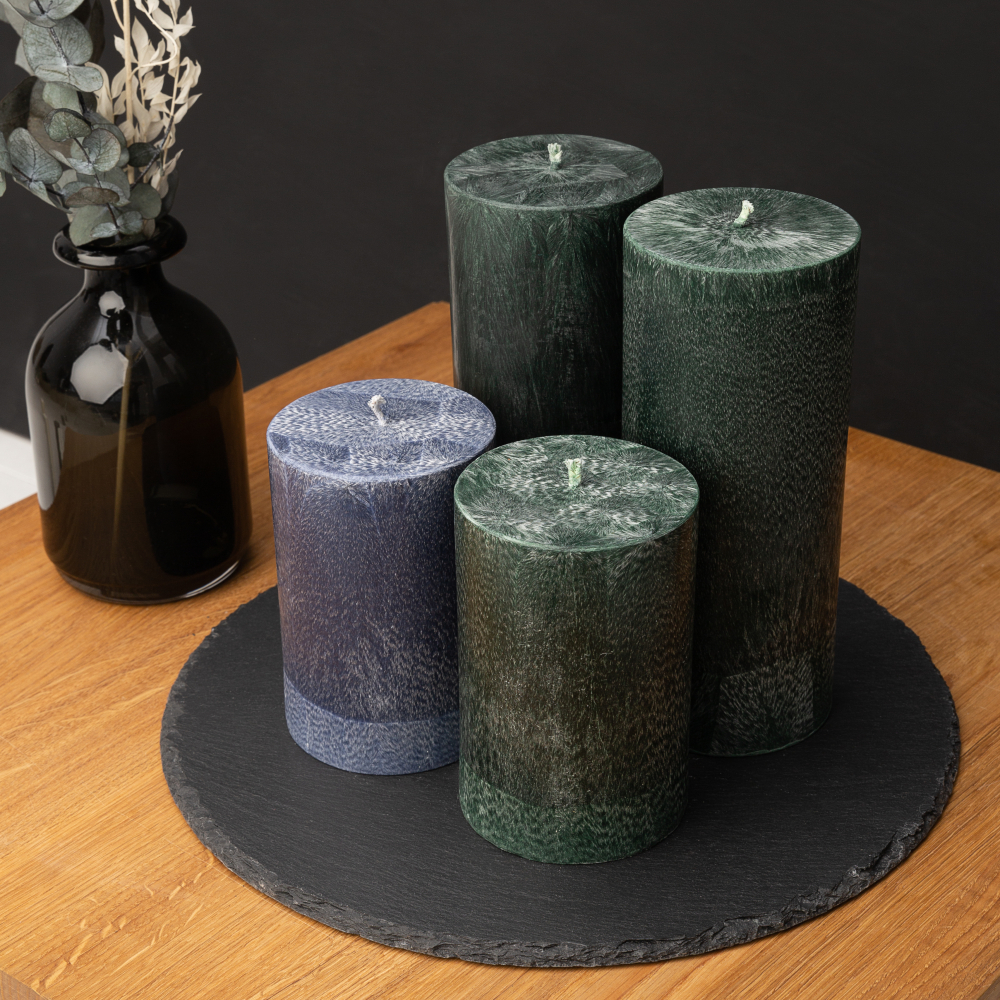 Handgefertigte runde Kerze „Emerald“ 1 Stk.. Kerzen