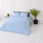 Seersucker Bettwäsche „Kora Dusty Blue“. Bettwäsche einfarbig, 135/140x200 cm, 150x200 cm, 155/160x200 cm, 180x200 cm, 200x200 cm, 200x220 cm, 220x240 cm. Pastellblaues bettwäsche-set mit feiner, dezenter textur.