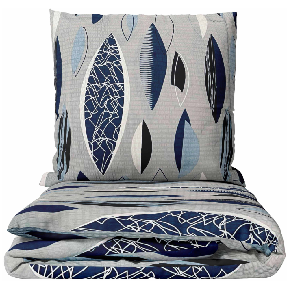 Seersucker Bettwäsche „Kora Indigo Drift“. Bettwäsche Baumwolle, 135/140x200 cm, 200x200 cm, 200x220 cm, 220x240 cm. Abstraktes bettwäsche-set mit blauen und dunkelblauen blatt-silhouetten auf hellgrauem hintergrund.