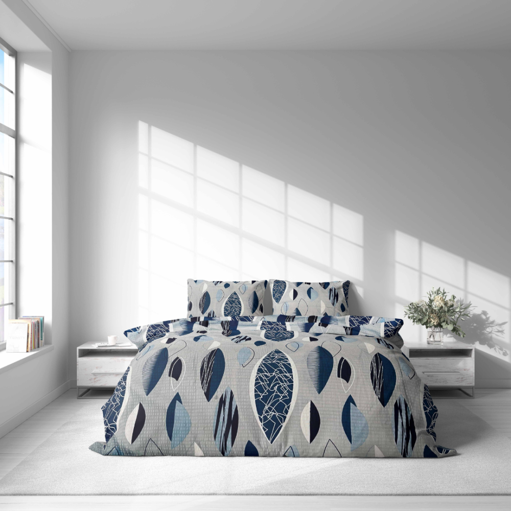 Seersucker Bettwäsche „Kora Indigo Drift“. Bettwäsche Baumwolle, 135/140x200 cm, 200x200 cm, 200x220 cm, 220x240 cm. Hellgraue bettwäsche mit modernem blattmuster in blautönen.