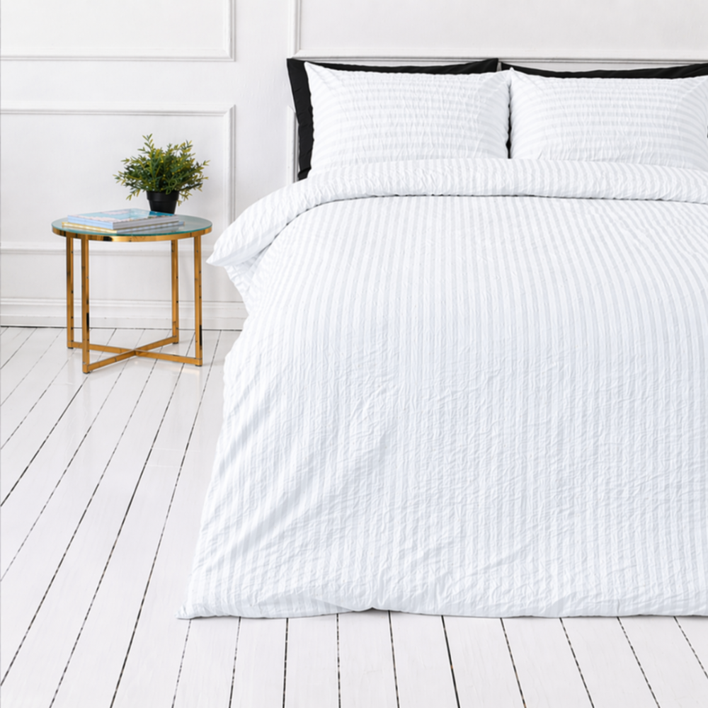 Seersucker Bettwäsche „Kora White“. Bettwäsche einfarbig, 135/140x200 cm, 150x200 cm, 155/160x200 cm, 180x200 cm, 200x200 cm, 200x220 cm, 220x240 cm. Helle bettwäsche für frischen und gemütlichen schlaf.