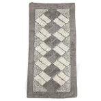 Teppich „Beige Diamond Mosaic Rug“, 70x140 cm. Rechteckiger teppich mit sandfarbenem hintergrund und cremefarbenen rechtecken im rautenmuster. Teppich „Beige Diamond Mosaic Rug“, 70x140 cm. Rechteckiger teppich mit sandfarbenem hintergrund und cremefarbenen rechtecken im rautenmuster.