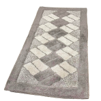 Teppich „Beige Diamond Mosaic Rug“, 70x140 cm. Sandfarbener teppich mit cremefarbenen rechtecken und dunkleren sandfarbenen dreiecken in den ecken. Teppich „Beige Diamond Mosaic Rug“, 70x140 cm. Sandfarbener teppich mit cremefarbenen rechtecken und dunkleren sandfarbenen dreiecken in den ecken.