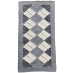 Teppich „Grey Diamond Mosaic Rug“, 70x140 cm. Rechteckiger grauer teppich mit cremefarbenen rechtecken in schrägem rautenmuster. Teppich „Grey Diamond Mosaic Rug“, 70x140 cm. Rechteckiger grauer teppich mit cremefarbenen rechtecken in schrägem rautenmuster.