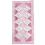 Teppich „Rose Diamond Mosaic Rug“, 70x140 cm. Rechteckiger rosa teppich mit einem zentralen muster aus hellrosa und weißen rechtecken, umgeben von einem satten rosa rand. Teppich „Rose Diamond Mosaic Rug“, 70x140 cm. Rechteckiger rosa teppich mit einem zentralen muster aus hellrosa und weißen rechtecken, umgeben von einem satten rosa rand.