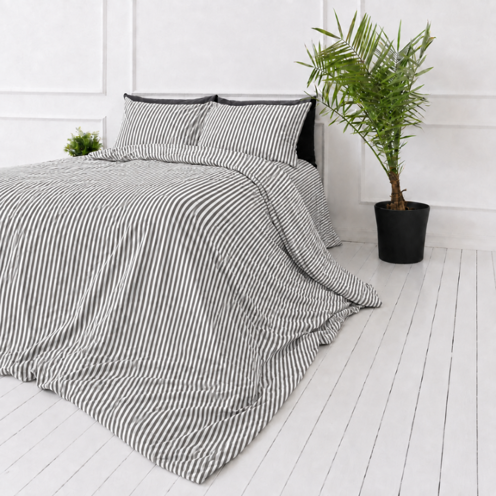 Leinen bettwäsche "Linen Grey Stripes“. Bettwäsche 150x200, 135/140x200 cm, 150x200 cm, 155/160x200 cm, 180x200 cm, 200x200 cm, 200x220 cm, 220x240 cm. Dezentes graues bettwäsche-set mit klaren weißen streifen als kontrast. Leinen bettwäsche "Linen Grey Stripes“. Bettwäsche 150x200, 135/140x200 cm, 150x200 cm, 155/160x200 cm, 180x200 cm, 200x200 cm, 200x220 cm, 220x240 cm. Dezentes graues bettwäsche-set mit klaren weißen streifen als kontrast.