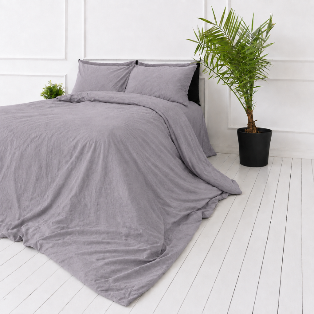 Leinen bettwäsche "Linen Pearl“. Bettwäsche 150x200, 135/140x200 cm, 150x200 cm, 155/160x200 cm, 180x200 cm, 200x200 cm, 200x220 cm, 220x240 cm. Dezentes graues bettwäsche-set mit lavendelnote und elegantem erscheinungsbild.