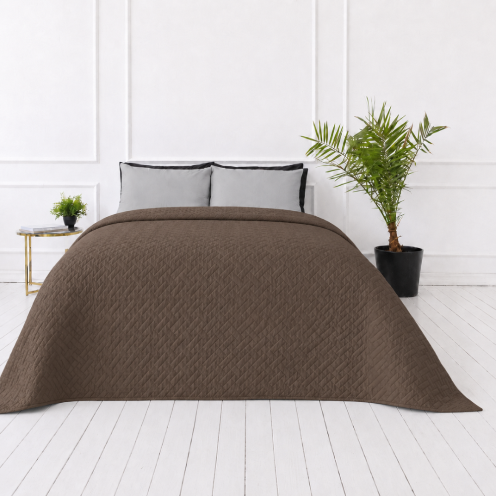 Tagesdecke „Bedspread Brunette“. Tagesdecken, 210x240 cm. Schokobraune bettüberdecke mit einer dezenten geometrischen struktur Tagesdecke „Bedspread Brunette“. Tagesdecken, 210x240 cm. Schokobraune bettüberdecke mit einer dezenten geometrischen struktur