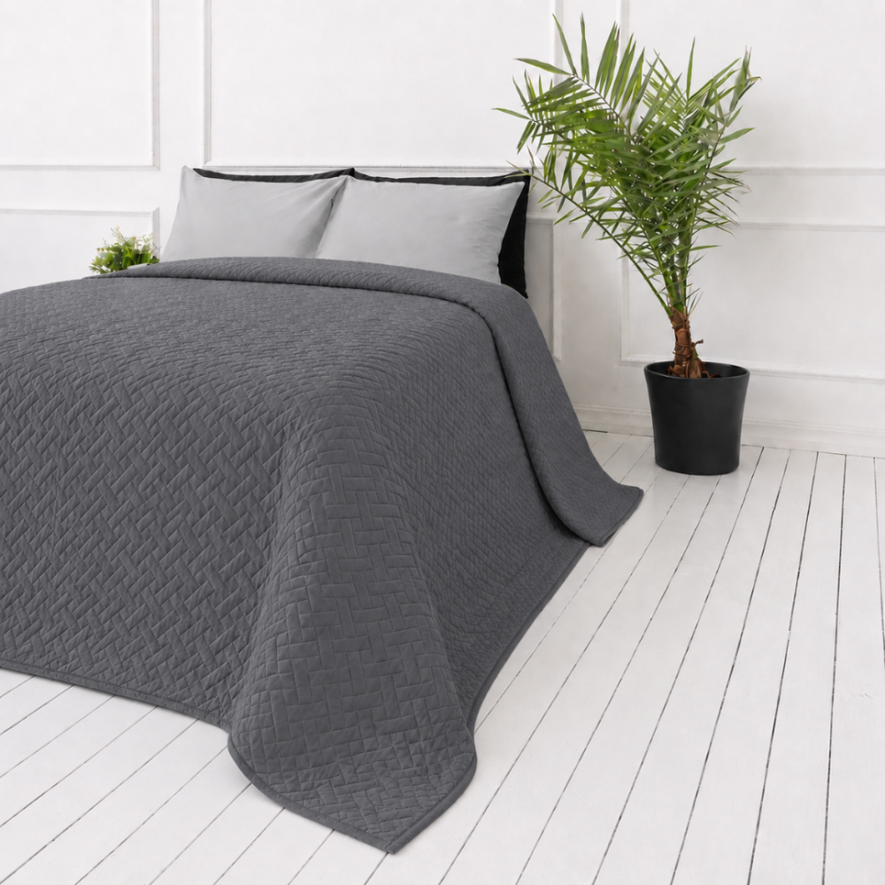 Tagesdecke „Bedspread Graphite“. Tagesdecken, 210x240 cm. Bettüberdecke in graphitgrau mit dichtem, regelmäßigem flechtmuster Tagesdecke „Bedspread Graphite“. Tagesdecken, 210x240 cm. Bettüberdecke in graphitgrau mit dichtem, regelmäßigem flechtmuster