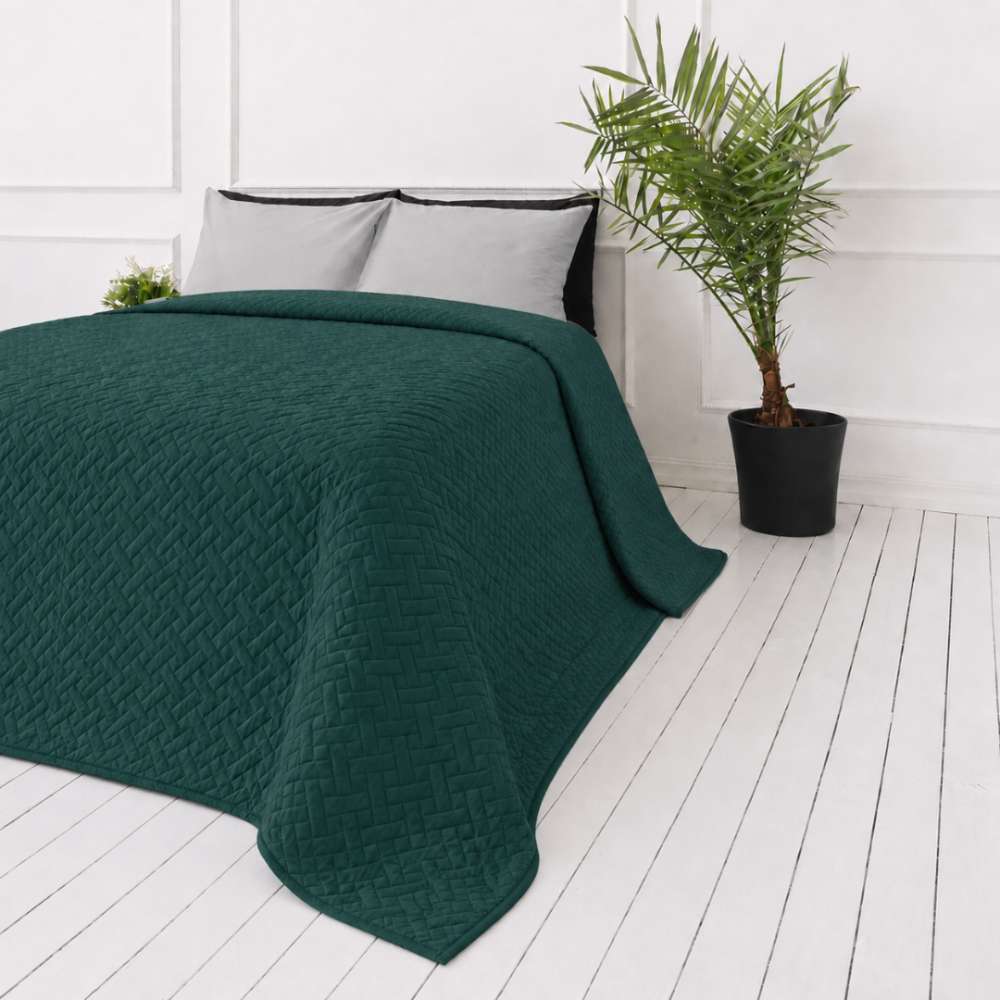 Tagesdecke „Bedspread Juniper“. Tagesdecken, 210x240 cm. Bettüberdecke in smaragdgrün mit dichtem, regelmäßigem flechtmuster Tagesdecke „Bedspread Juniper“. Tagesdecken, 210x240 cm. Bettüberdecke in smaragdgrün mit dichtem, regelmäßigem flechtmuster