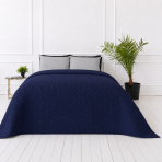 Tagesdecke „Bedspread Navy“. Tagesdecken, 210x240 cm. Dunkelblaue bettüberdecke mit einer dezenten geometrischen oberflächenstruktur Tagesdecke „Bedspread Navy“. Tagesdecken, 210x240 cm. Dunkelblaue bettüberdecke mit einer dezenten geometrischen oberflächenstruktur