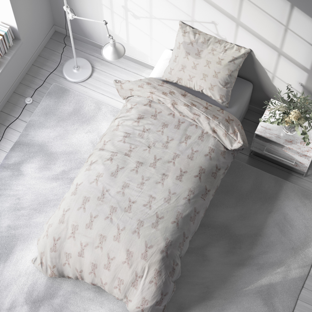 Musselin bettwäsche "Sweet Bunny Rest". Bettwäsche Baumwolle, 135/140x200 cm, 155/160x200 cm. Helles, weiches und komfortables bettwäscheset mit sandfarbenem hasenmotiv, das eine atmosphäre von ruhe und wärme schafft.