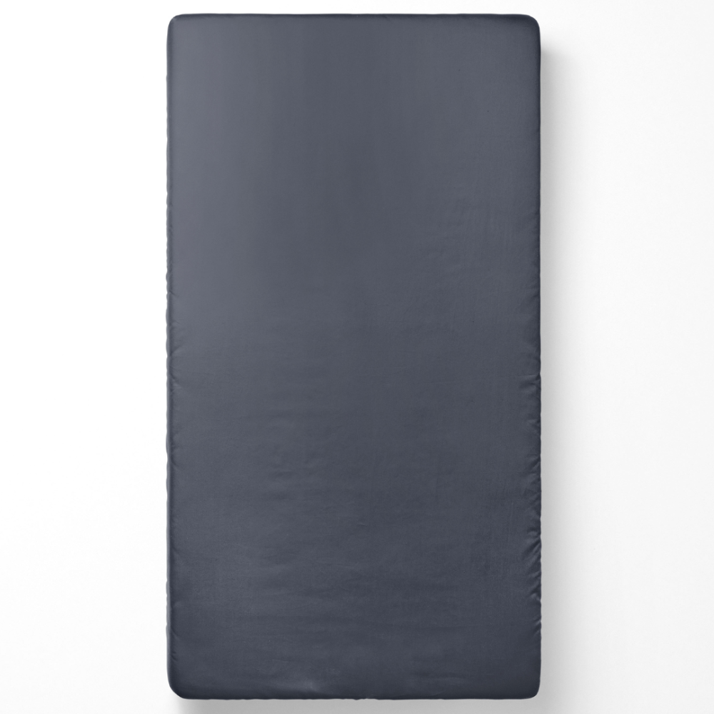 Bettlaken ohne Gummizug  „Graphite“, 150x220 cm, 200x220 cm, 220x240 cm. Atmungsaktives spannbettlaken – praktisch und elegant zugleich.