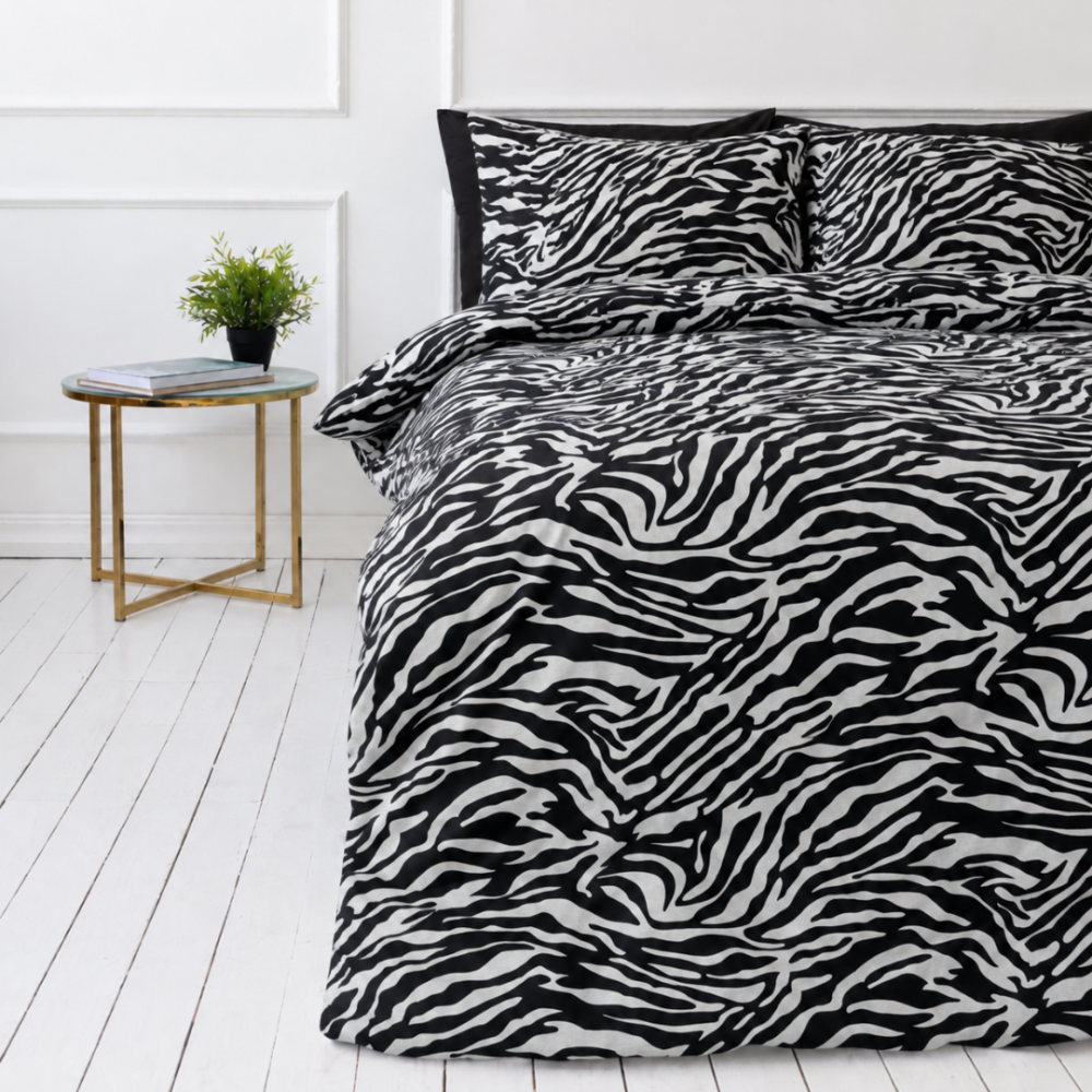 Bettwäsche set "Black Safari". Bettwäsche 155x200, 135/140x200 cm, 150x200 cm, 155/160x200 cm, 180x200 cm, 200x200 cm, 200x220 cm, 220x240 cm. Bettwäsche-garnitur in schwarz und weiß mit kontrastvollem zebramuster Bettwäsche set "Black Safari". Bettwäsche 155x200, 135/140x200 cm, 150x200 cm, 155/160x200 cm, 180x200 cm, 200x200 cm, 200x220 cm, 220x240 cm. Bettwäsche-garnitur in schwarz und weiß mit kontrastvollem zebramuster
