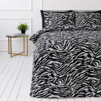 Bettwäsche set "Black Safari". Bettwäsche 155x200, 135/140x200 cm, 150x200 cm, 155/160x200 cm, 180x200 cm, 200x200 cm, 200x220 cm, 220x240 cm. Bettwäsche-garnitur in schwarz und weiß mit kontrastvollem zebramuster Bettwäsche set "Black Safari". Bettwäsche 155x200, 135/140x200 cm, 150x200 cm, 155/160x200 cm, 180x200 cm, 200x200 cm, 200x220 cm, 220x240 cm. Bettwäsche-garnitur in schwarz und weiß mit kontrastvollem zebramuster