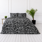 Bettwäsche set "Black Safari". Bettwäsche 155x200, 135/140x200 cm, 150x200 cm, 155/160x200 cm, 180x200 cm, 200x200 cm, 200x220 cm, 220x240 cm. Ausdrucksstarkes bettwäsche-dessin in schwarz-weiß mit wildem zebra-look Bettwäsche set "Black Safari". Bettwäsche 155x200, 135/140x200 cm, 150x200 cm, 155/160x200 cm, 180x200 cm, 200x200 cm, 200x220 cm, 220x240 cm. Ausdrucksstarkes bettwäsche-dessin in schwarz-weiß mit wildem zebra-look