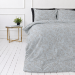 Bettwäsche set "Blossom". Gemusterte Bettwäsche, 135/140x200 cm, 200x200 cm, 200x220 cm. Bettwäsche-garnitur mit graublauem grund und zarten pflanzenzweigen.