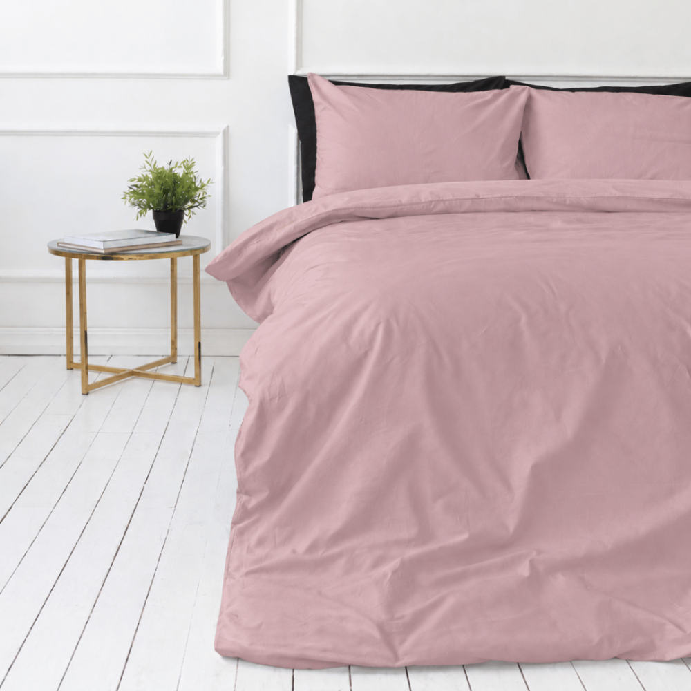 Bettwäsche set "Brick Rose". Bettwäsche einfarbig, 135/140x200 cm, 155x220 cm, 160x200 cm, 180x200 cm, 200x200 cm, 200x220 cm, 220x240 cm. Musterlose bettwäsche in einem sanften altrosa. Bettwäsche set "Brick Rose". Bettwäsche einfarbig, 135/140x200 cm, 155x220 cm, 160x200 cm, 180x200 cm, 200x200 cm, 200x220 cm, 220x240 cm. Musterlose bettwäsche in einem sanften altrosa.