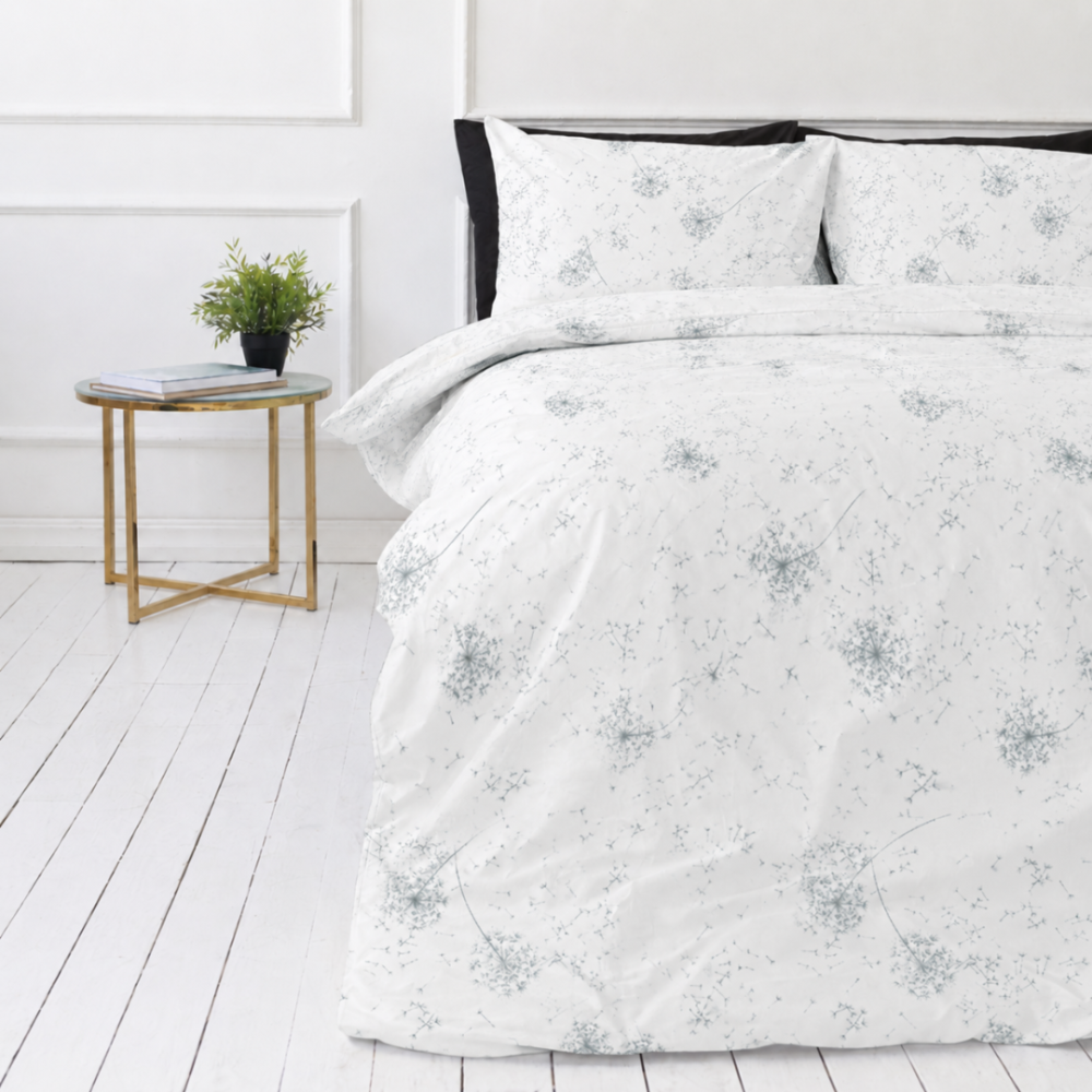 Bettwäsche set "Dandelion puff". Bettwäsche 155x200, 135/140x200 cm, 150x200 cm, 155/160x200 cm, 180x200 cm, 200x200 cm, 200x220 cm. Charmantes weißes bettwäscheset mit silbernen pusteblumen, die über das design schweben und einen hauch von magie verleihen. Bettwäsche set "Dandelion puff". Bettwäsche 155x200, 135/140x200 cm, 150x200 cm, 155/160x200 cm, 180x200 cm, 200x200 cm, 200x220 cm. Charmantes weißes bettwäscheset mit silbernen pusteblumen, die über das design schweben und einen hauch von magie verleihen.