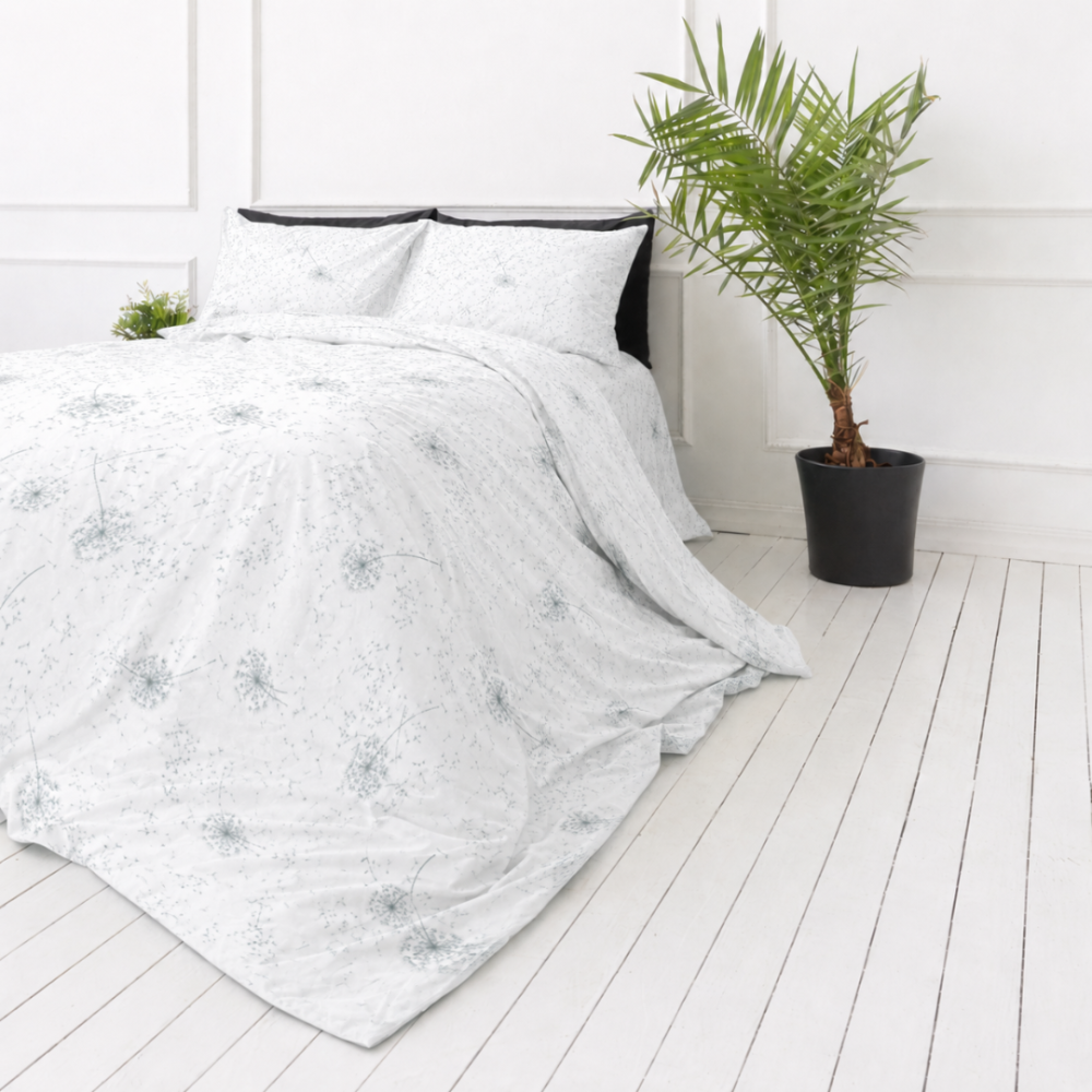Bettwäsche set "Dandelion puff". Bettwäsche 155x200, 135/140x200 cm, 150x200 cm, 155/160x200 cm, 180x200 cm, 200x200 cm, 200x220 cm. Anspruchsvolles weißes bettwäscheset, geschmückt mit silbernen pusteblumen, das eine verträumte und ruhige atmosphäre verbreitet. Bettwäsche set "Dandelion puff". Bettwäsche 155x200, 135/140x200 cm, 150x200 cm, 155/160x200 cm, 180x200 cm, 200x200 cm, 200x220 cm. Anspruchsvolles weißes bettwäscheset, geschmückt mit silbernen pusteblumen, das eine verträumte und ruhige atmosphäre verbreitet.