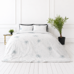Bettwäsche set "Dandelion puff". Bettwäsche 155x200, 135/140x200 cm, 150x200 cm, 155/160x200 cm, 180x200 cm, 200x200 cm, 200x220 cm. Anmutiges weißes bettwäscheset mit silbernen pusteblumen, das ihrem schlafzimmer ein weiches und bezauberndes element verleiht. Bettwäsche set "Dandelion puff". Bettwäsche 155x200, 135/140x200 cm, 150x200 cm, 155/160x200 cm, 180x200 cm, 200x200 cm, 200x220 cm. Anmutiges weißes bettwäscheset mit silbernen pusteblumen, das ihrem schlafzimmer ein weiches und bezauberndes element verleiht.