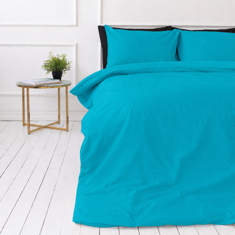Bettwäsche set "Dreamy Waters". Bettwäsche 155x200, 135/140x200 cm, 150x200 cm, 155/160x200 cm, 180x200 cm, 200x200 cm, 200x220 cm, 220x240 cm. Lebendiges cyanfarbenes bettawäscheset, das entwickelt wurde, um ihrem raum einen kühlen, beruhigenden touch zu verleihen – perfekt für ein modernes und ruhiges schlafzimmer. Bettwäsche set "Dreamy Waters". Bettwäsche 155x200, 135/140x200 cm, 150x200 cm, 155/160x200 cm, 180x200 cm, 200x200 cm, 200x220 cm, 220x240 cm. Lebendiges cyanfarbenes bettawäscheset, das entwickelt wurde, um ihrem raum einen kühlen, beruhigenden touch zu verleihen – perfekt für ein modernes und ruhiges schlafzimmer.