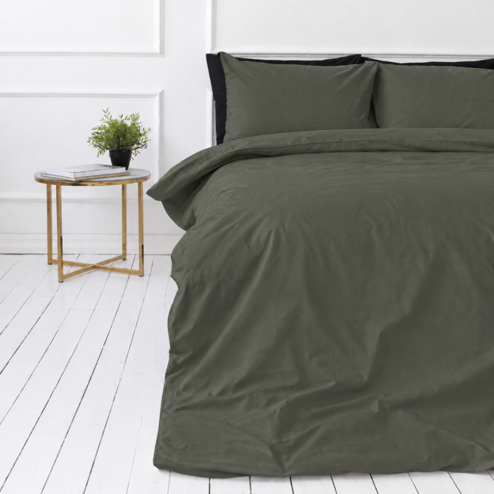 Bettwäsche set "Forest“. Bettwäsche einfarbig, 135/140x200 cm, 155x220 cm, 160x200 cm, 180x200 cm, 200x200 cm, 200x220 cm, 220x240 cm. Einfärbige bettwäsche in gedämpftem olivgrün ohne ziermuster. Bettwäsche set "Forest“. Bettwäsche einfarbig, 135/140x200 cm, 155x220 cm, 160x200 cm, 180x200 cm, 200x200 cm, 200x220 cm, 220x240 cm. Einfärbige bettwäsche in gedämpftem olivgrün ohne ziermuster.