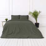 Bettwäsche set "Forest“. Bettwäsche einfarbig, 135/140x200 cm, 155x220 cm, 160x200 cm, 180x200 cm, 200x200 cm, 200x220 cm, 220x240 cm. Bettwäsche in dunklem olivgrün mit hellen und dunklen schattierungen entlang der stofffalten. Bettwäsche set "Forest“. Bettwäsche einfarbig, 135/140x200 cm, 155x220 cm, 160x200 cm, 180x200 cm, 200x200 cm, 200x220 cm, 220x240 cm. Bettwäsche in dunklem olivgrün mit hellen und dunklen schattierungen entlang der stofffalten.