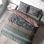 Bettwäsche set "Glimmer". Bettwäsche Baumwolle, 135/140x200 cm, 150x200 cm, 155/160x200 cm, 180x200 cm, 200x200 cm, 200x220 cm. Bettwäsche-set auf dunklem hintergrund mit korallenroten, grauen, türkisfarbenen und schwarzen linien mit hellen ornamenten.