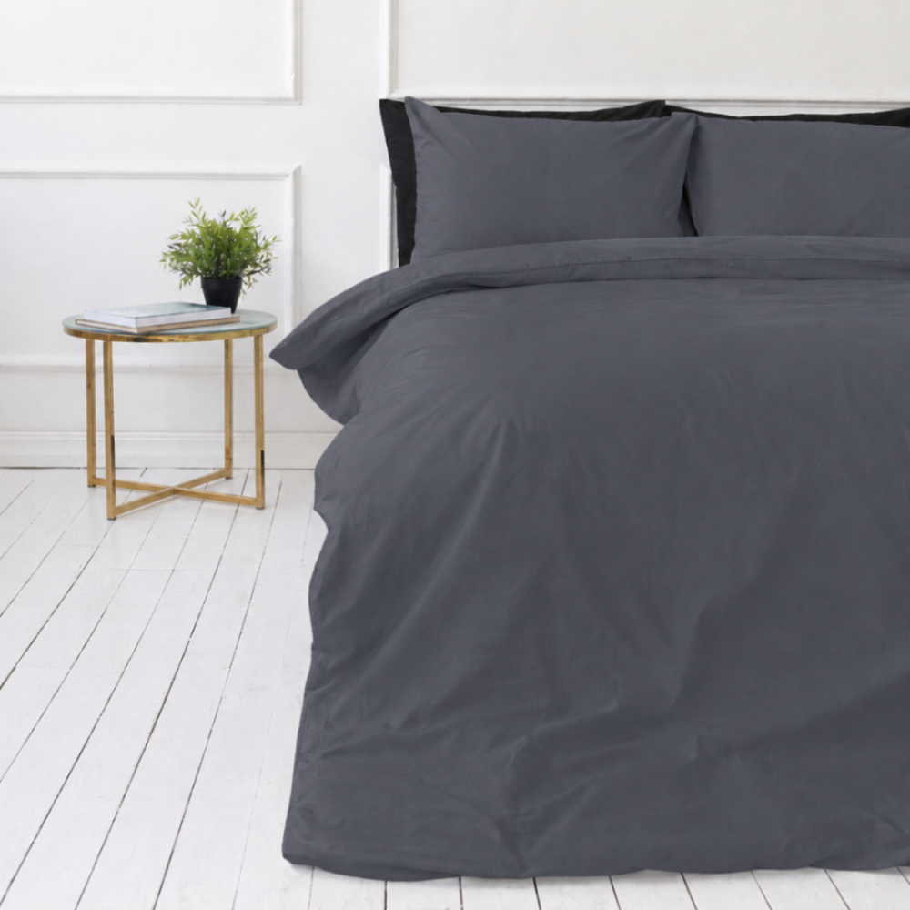 Bettwäsche set "Graphite". Bettwäsche einfarbig, 135/140x200 cm, 150x200 cm, 155/160x200 cm, 180x200 cm, 200x200 cm, 200x220 cm, 220x240 cm. Raffiniertes dunkelgraues bettwäscheset für ein schickes schlafzimmerambiente.