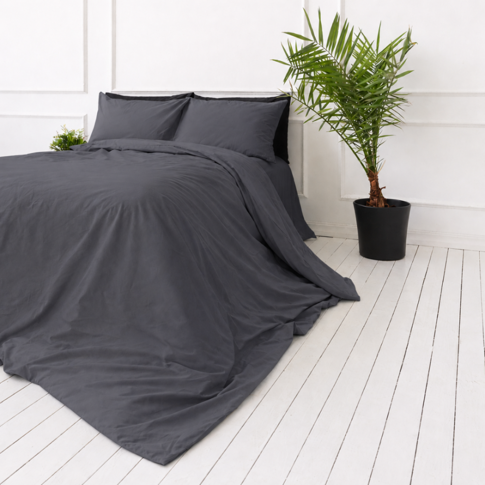 Bettwäsche set "Graphite". Bettwäsche einfarbig, 135/140x200 cm, 150x200 cm, 155/160x200 cm, 180x200 cm, 200x200 cm, 200x220 cm, 220x240 cm. Klassisches dunkelgraues bettwäscheset, perfekt für ein zeitloses schlafzimmer.