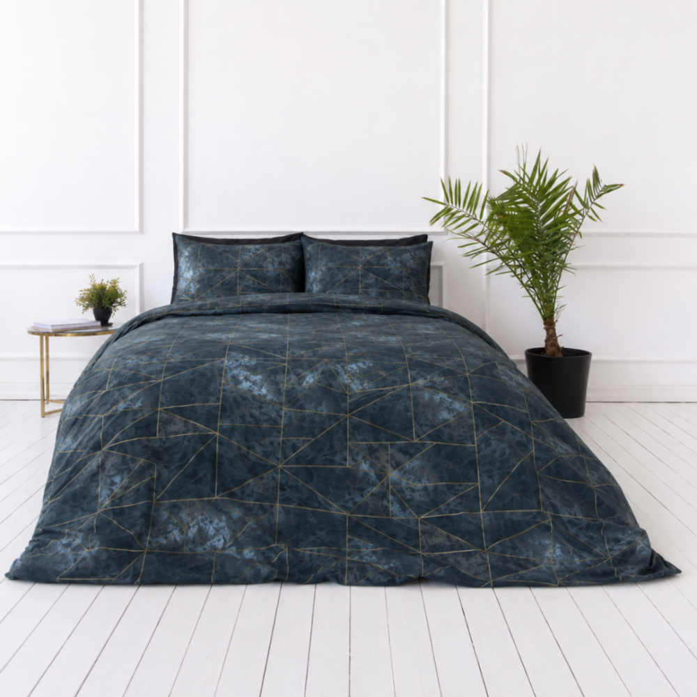 Bettwäsche set „Isolde“. Bettwäsche 155x200, 135/140x200 cm, 150x200 cm, 155/160x200 cm, 180x200 cm, 200x200 cm, 200x220 cm, 220x240 cm. Blaue bettwäsche mit modernem linienmuster in gold Bettwäsche set „Isolde“. Bettwäsche 155x200, 135/140x200 cm, 150x200 cm, 155/160x200 cm, 180x200 cm, 200x200 cm, 200x220 cm, 220x240 cm. Blaue bettwäsche mit modernem linienmuster in gold