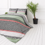 Bettwäsche set „Italy Wipe“. Grüne Bettwäsche, 135/140x200 cm, 200x200 cm, 200x220 cm. Ein farbenfrohes bettwäscheset mit einer mischung aus dunklen grün- und rosatönen, mit streifenmustern und kleinen dunklen und weißen kreisen für einen lustigen touch.