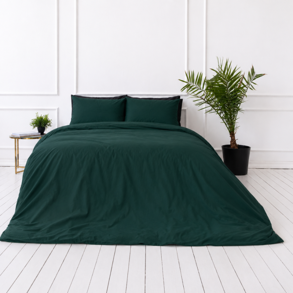 Bettwäsche set "Juniper". Bettwäsche einfarbig, 135/140x200 cm, 150x200 cm, 155/160x200 cm, 180x200 cm, 200x200 cm, 200x220 cm, 220x240 cm. Dunkelgrünes bettwäscheset mit satten farbtönen, perfekt für eine kuschelige nachtruhe.