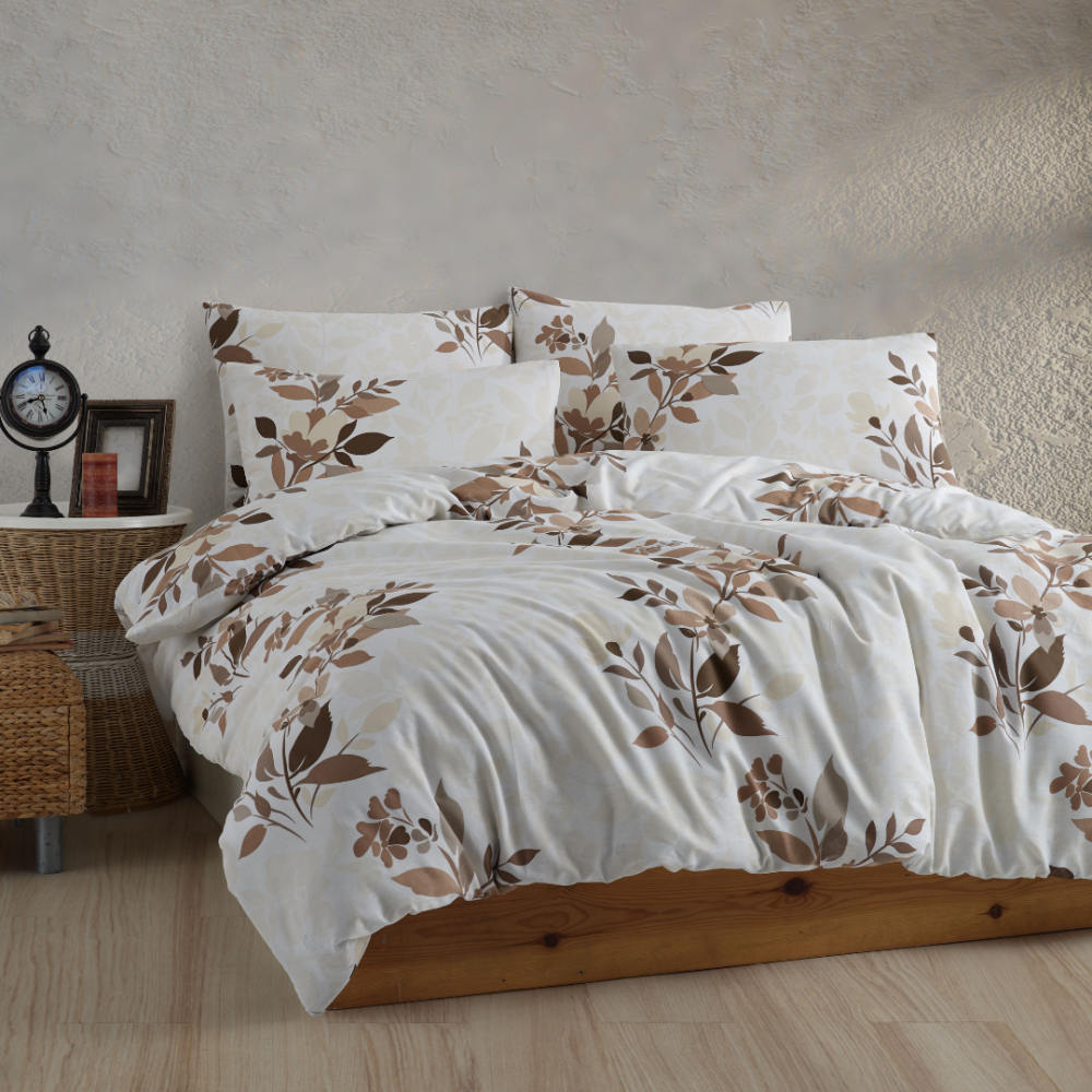 Bettwäsche set "Libby Brown Ranforce". Bettwäsche Baumwolle, 135/140x200 cm, 200x200 cm, 200x220 cm. Weißes bettwäscheset mit zarten braunen blumen und sanften pastelltönen, die eine ruhige und elegante schlafzimmeratmosphäre schaffen.