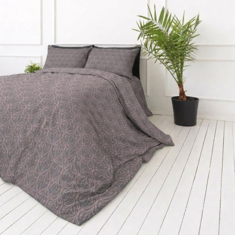 Bettwäsche set „Ligomes“. Lila Bettwäsche, 135/140x200 cm, 200x200 cm, 200x220 cm. Stilvolles bettwäscheset in grau mit auffälligen rosa ornamentmustern in linien, perfekt für ein modernes schlafzimmerambiente. Bettwäsche set „Ligomes“. Lila Bettwäsche, 135/140x200 cm, 200x200 cm, 200x220 cm. Stilvolles bettwäscheset in grau mit auffälligen rosa ornamentmustern in linien, perfekt für ein modernes schlafzimmerambiente.