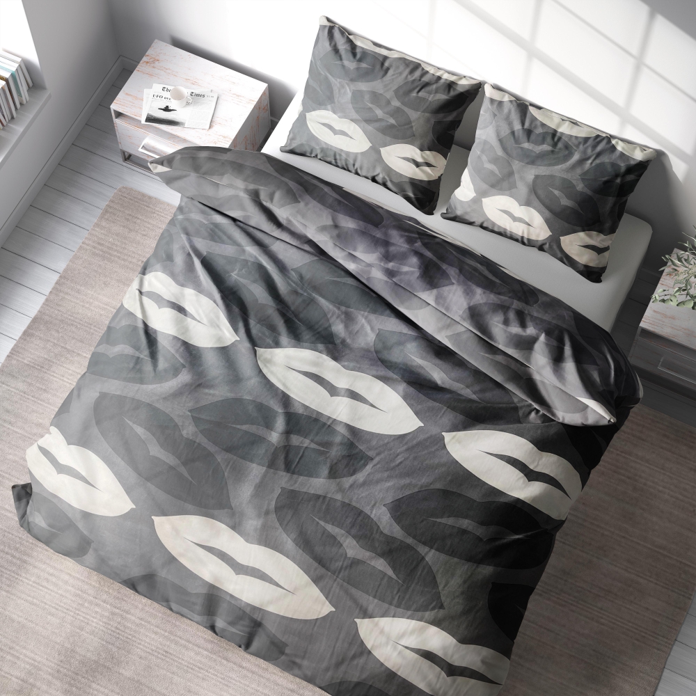 Bettwäsche set "Lipstick". Bettwäsche 140x200, 135/140x200 cm, 200x200 cm, 200x220 cm. Elegantes graues bettwäscheset mit hell- und dunkelgrauen lippenstiftmustern, die ein einzigartiges und modisches flair in ihren raum bringen.