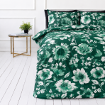 Bettwäsche set "Lush Green". Bettwäsche 155x200, 135/140x200 cm, 150x200 cm, 155/160x200 cm, 180x200 cm, 200x200 cm, 200x220 cm, 220x240 cm. Dieses bettwäscheset mit grünem hintergrund und weißen blumenmustern passt perfekt in moderne und klassische innenräume. Bettwäsche set "Lush Green". Bettwäsche 155x200, 135/140x200 cm, 150x200 cm, 155/160x200 cm, 180x200 cm, 200x200 cm, 200x220 cm, 220x240 cm. Dieses bettwäscheset mit grünem hintergrund und weißen blumenmustern passt perfekt in moderne und klassische innenräume.