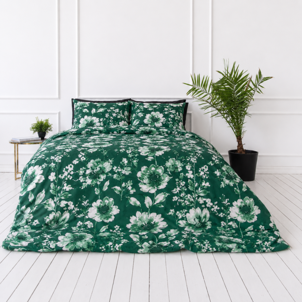 Bettwäsche set "Lush Green". Bettwäsche 155x200, 135/140x200 cm, 150x200 cm, 155/160x200 cm, 180x200 cm, 200x200 cm, 200x220 cm, 220x240 cm. Grüner hintergrund mit weißen blumen – eine elegante wahl für das schlafzimmer, die frische und harmonie bringt. Bettwäsche set "Lush Green". Bettwäsche 155x200, 135/140x200 cm, 150x200 cm, 155/160x200 cm, 180x200 cm, 200x200 cm, 200x220 cm, 220x240 cm. Grüner hintergrund mit weißen blumen – eine elegante wahl für das schlafzimmer, die frische und harmonie bringt.
