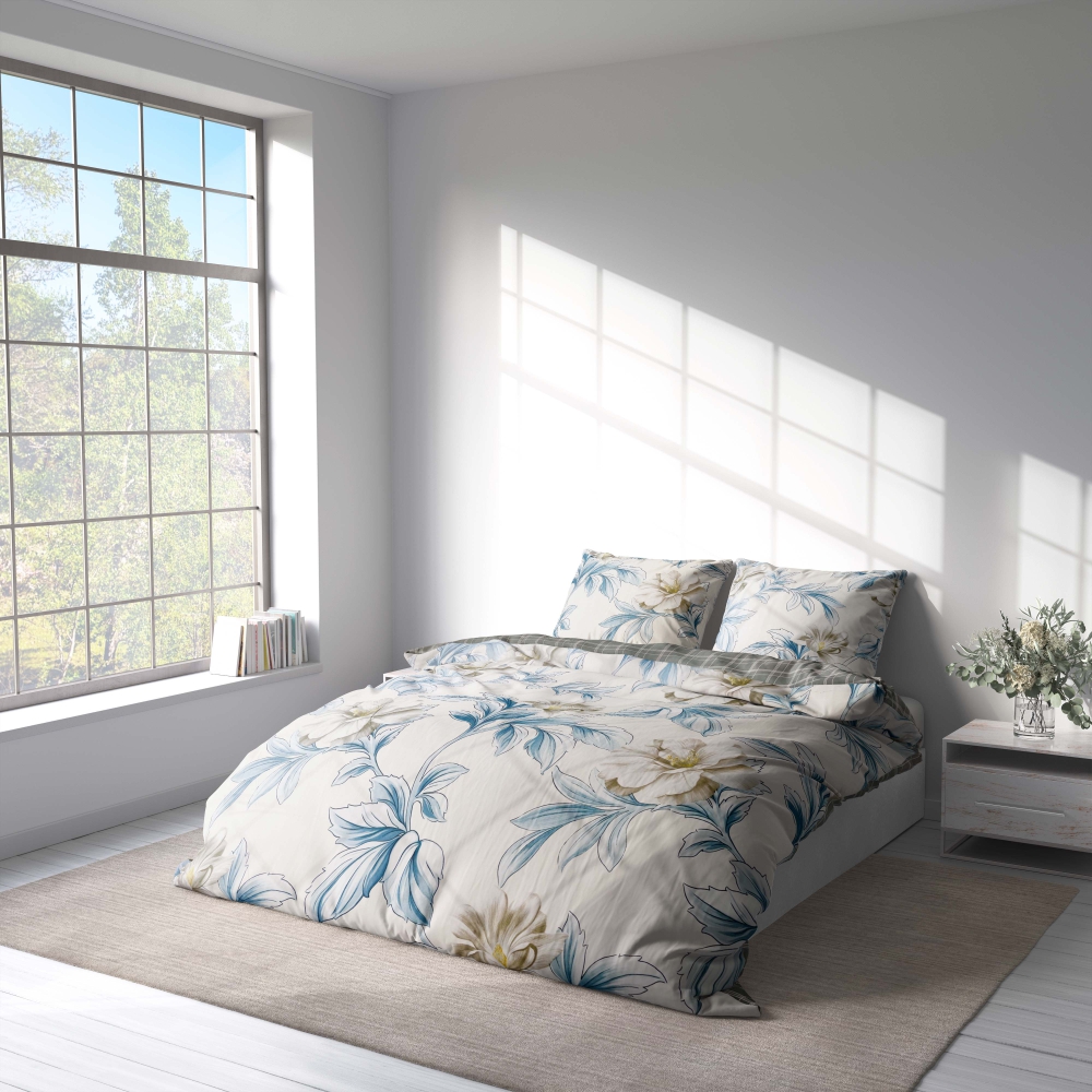 Bettwäsche set "Melody". Bettwäsche 140x200, 135/140x200 cm, 200x200 cm, 200x220 cm. Elegantes weißes bettwäscheset mit zarten blauen und grauen blumen, perfekt für ein beruhigendes schlafzimmerdekor.