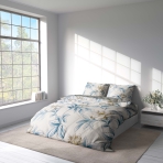 Bettwäsche set "Melody". Bettwäsche 140x200, 135/140x200 cm, 200x200 cm, 200x220 cm. Elegantes weißes bettwäscheset mit zarten blauen und grauen blumen, perfekt für ein beruhigendes schlafzimmerdekor.