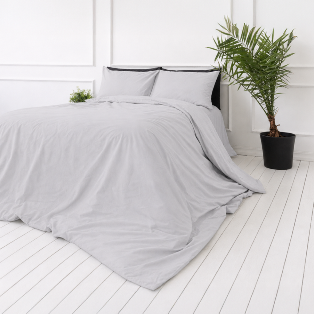 Bettwäsche set „Nimbus“. Bettwäsche 135x200, 135/140x200 cm, 200x200 cm, 200x220 cm. Minimalistisches, hellgraues bettwäscheset, das mit seiner ruhigen und unaufdringlichen ästhetik jeden einrichtungsstil ergänzt.