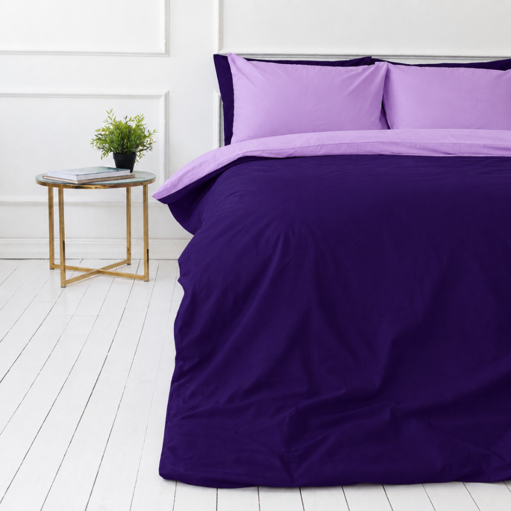 Bettwäsche set „Orchid Pansy“. Bettwäsche 155x200, 135/140x200 cm, 150x200 cm, 155/160x200 cm, 180x200 cm, 200x200 cm, 200x220 cm, 220x240 cm. Lavendelfarbenes bettwäsche-set mit kräftiger violetter detailseite.