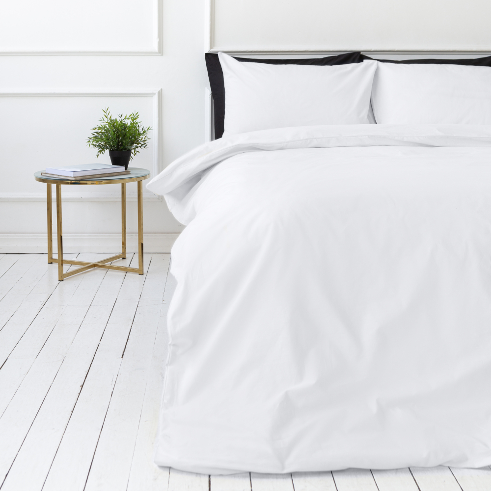 Bettwäsche set "Pearl". Bettwäsche 155x200, 135/140x200 cm, 150x200 cm, 155/160x200 cm, 180x200 cm, 200x200 cm, 200x220 cm, 220x240 cm. Saubere weiße bettwäsche für eine frische und einladende atmosphäre im schlafzimmer. Bettwäsche set "Pearl". Bettwäsche 155x200, 135/140x200 cm, 150x200 cm, 155/160x200 cm, 180x200 cm, 200x200 cm, 200x220 cm, 220x240 cm. Saubere weiße bettwäsche für eine frische und einladende atmosphäre im schlafzimmer.
