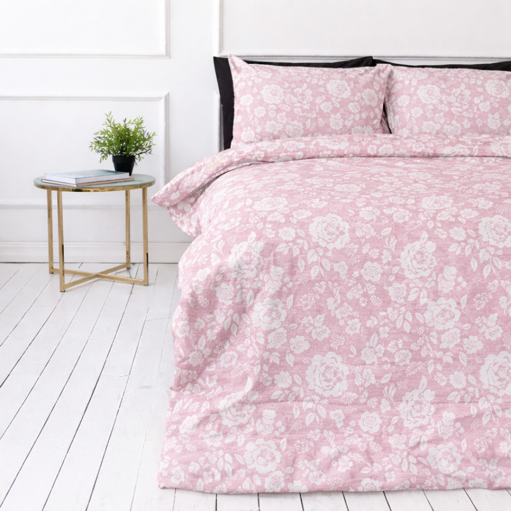 Bettwäsche set „Provance Coral“. Rosa Bettwäsche, 135/140x200 cm, 200x200 cm, 200x220 cm. Rosa bettwäsche mit zarten weißen rosenmustern, perfekt für einen charmanten und ruhigen schlafzimmerlook. Bettwäsche set „Provance Coral“. Rosa Bettwäsche, 135/140x200 cm, 200x200 cm, 200x220 cm. Rosa bettwäsche mit zarten weißen rosenmustern, perfekt für einen charmanten und ruhigen schlafzimmerlook.