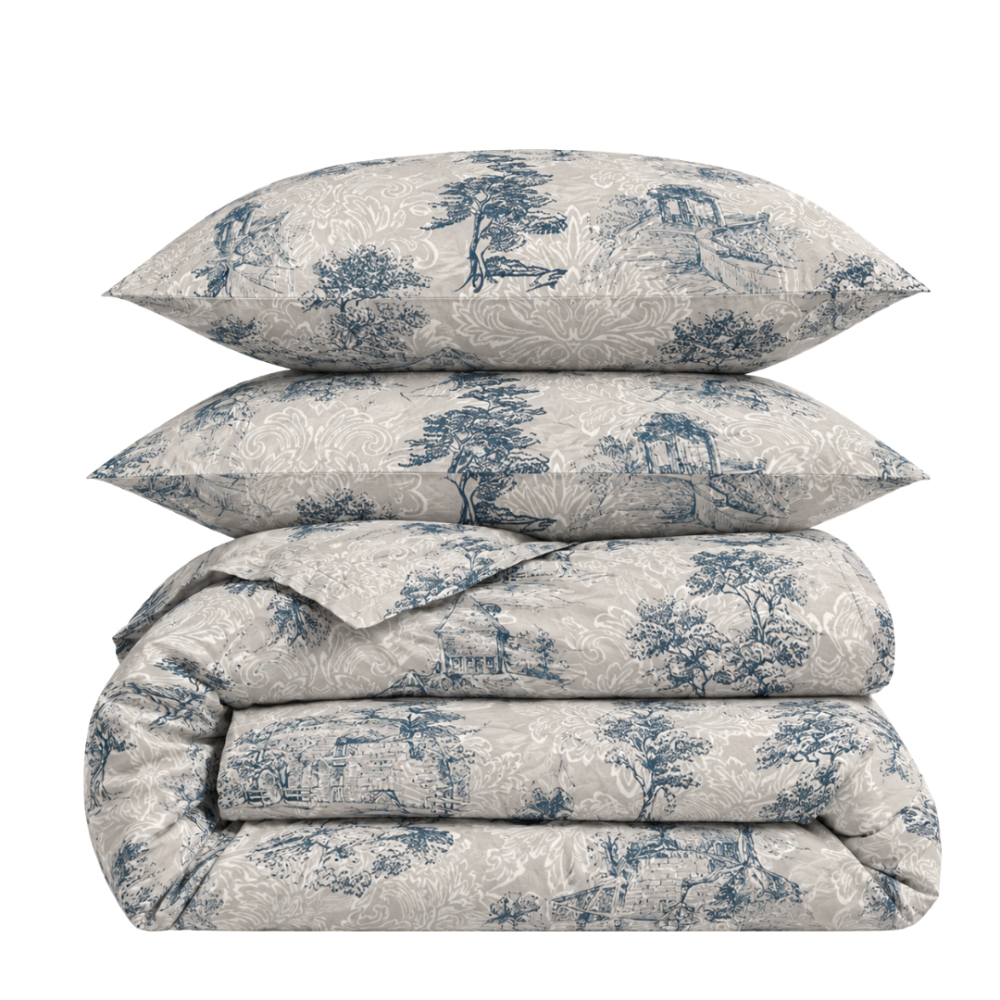 Bettwäsche set "Toile De Jouy Classic". Graue Bettwäsche, 135/140x200 cm, 200x200 cm, 200x220 cm. Bettwäscheset mit klassischem blauen landschaftsmuster auf grauem hintergrund. Bettwäsche set "Toile De Jouy Classic". Graue Bettwäsche, 135/140x200 cm, 200x200 cm, 200x220 cm. Bettwäscheset mit klassischem blauen landschaftsmuster auf grauem hintergrund.