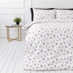 Bettwäsche set "Tulips". Bettwäsche 155x200, 135/140x200 cm, 155x220 cm, 160x200 cm, 180x200 cm, 200x200 cm, 200x220 cm, 220x240 cm. Bettwäsche-garnitur mit locker verteilten violetten tulpenblüten auf weißem hintergrund.