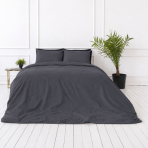 Perkal Bettwäsche „Dark Grey Percale“. Bettwäsche 150x200, 135/140x200 cm, 155x220 cm, 160x200 cm, 180x200 cm, 200x200 cm, 200x220 cm, 220x240 cm. Kissenbezüge in einheitlichem anthrazitgrau. Perkal Bettwäsche „Dark Grey Percale“. Bettwäsche 150x200, 135/140x200 cm, 155x220 cm, 160x200 cm, 180x200 cm, 200x200 cm, 200x220 cm, 220x240 cm. Kissenbezüge in einheitlichem anthrazitgrau.